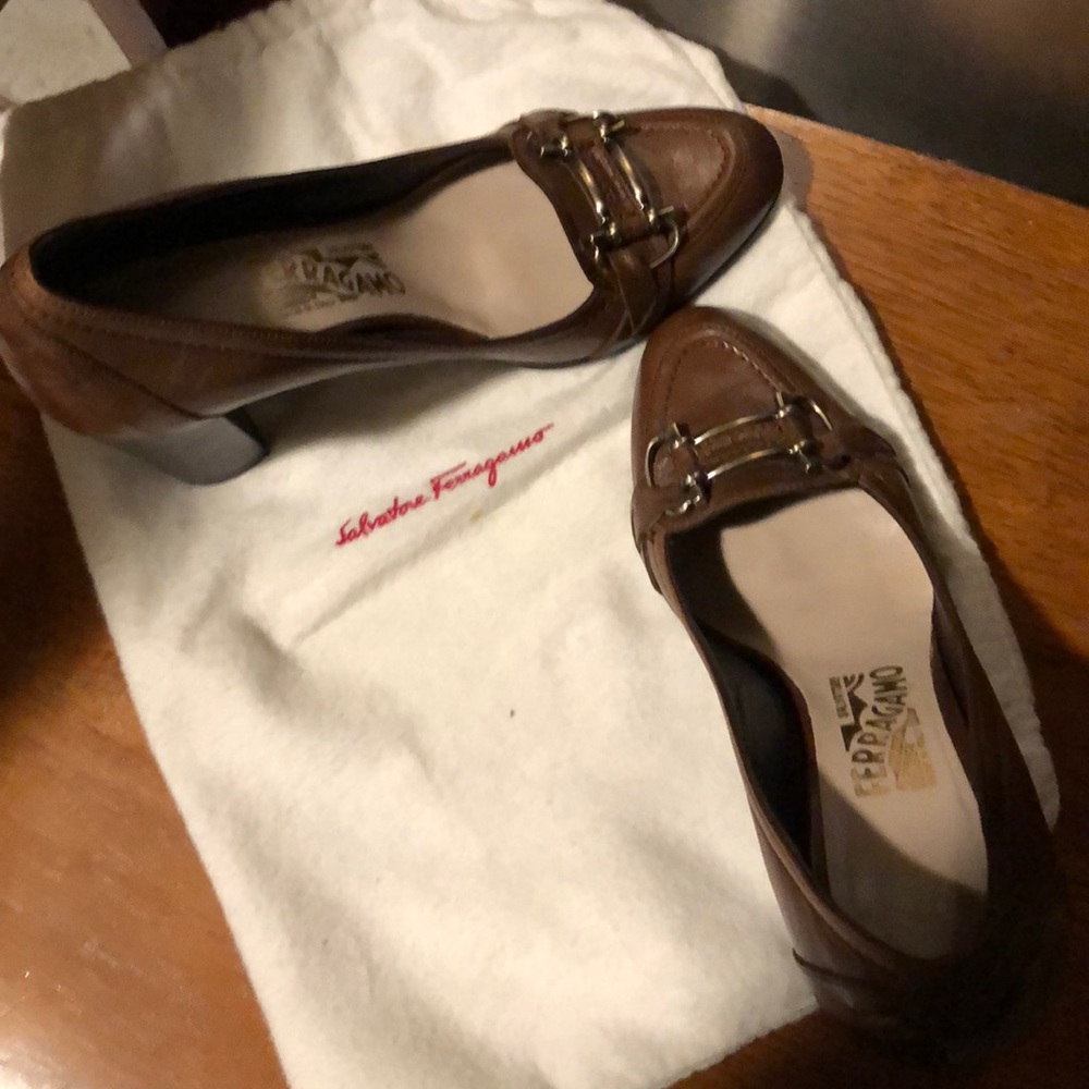 Salvatore Ferragamo Tan signature buckle pumps!